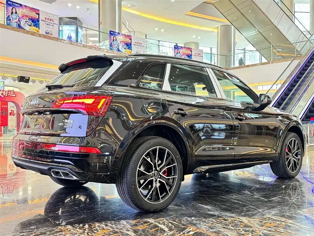 Audi Q5L 2025 45th Anniversary Edition 45 TFSI Luxury Sport фото 5