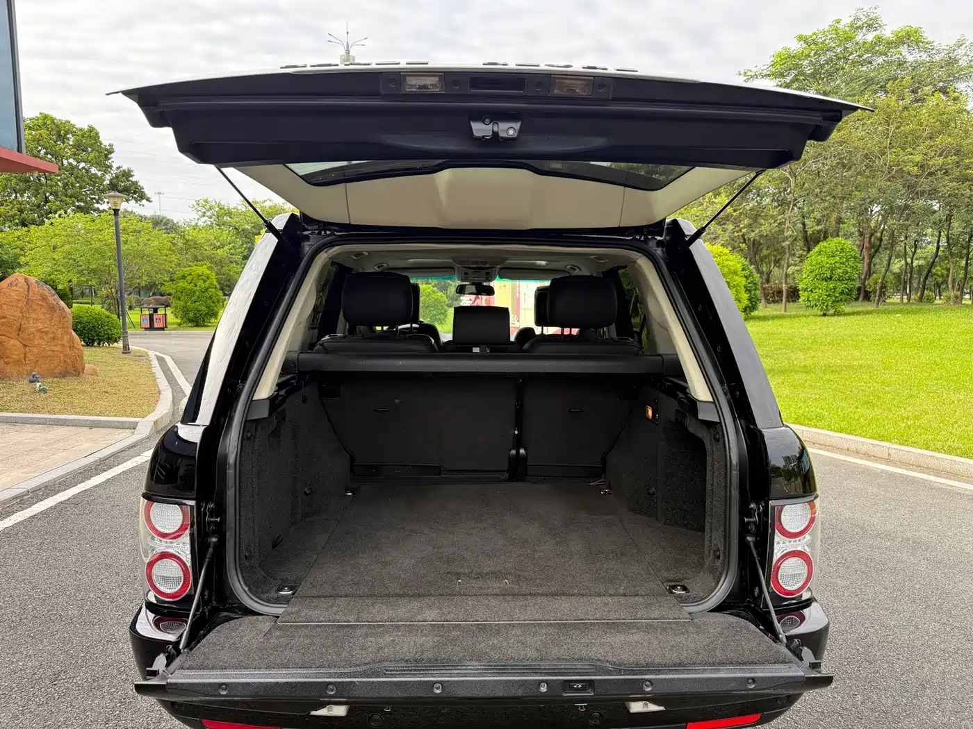 Photo 27 - Land Rover Range Rover