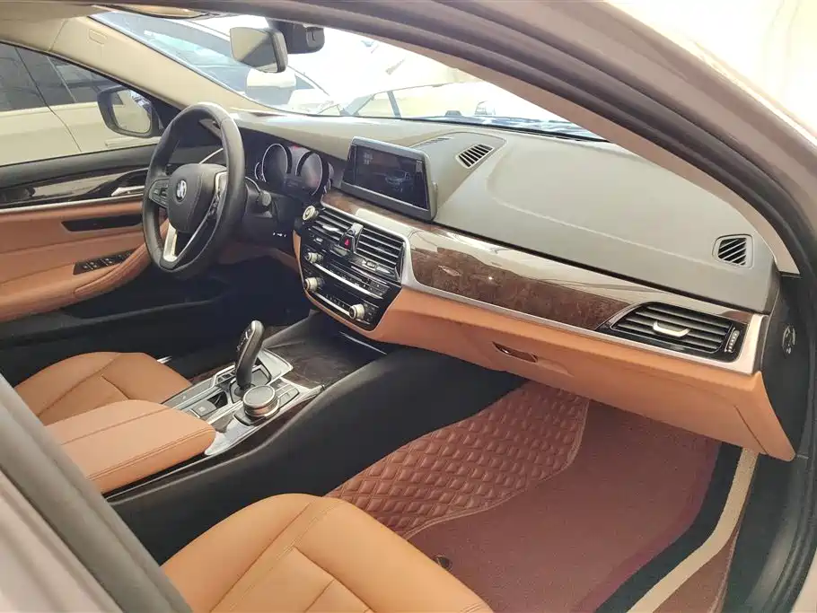 BMW 5 Series 2018 528Li Launch Special Edition фото 8