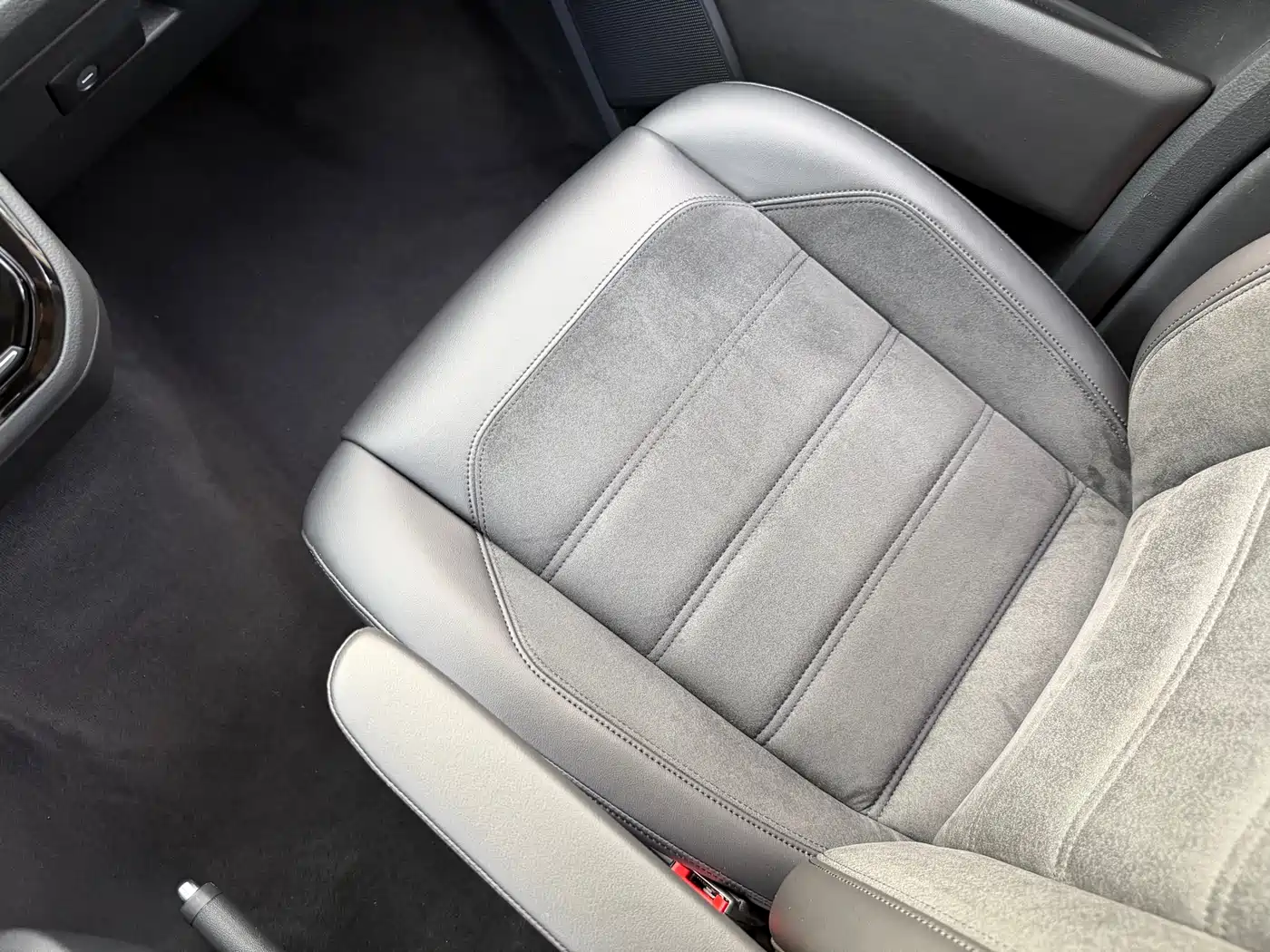 Volkswagen Multivan 2018 2.0TSI 2WD Luxury Edition 7-Seater фото 13