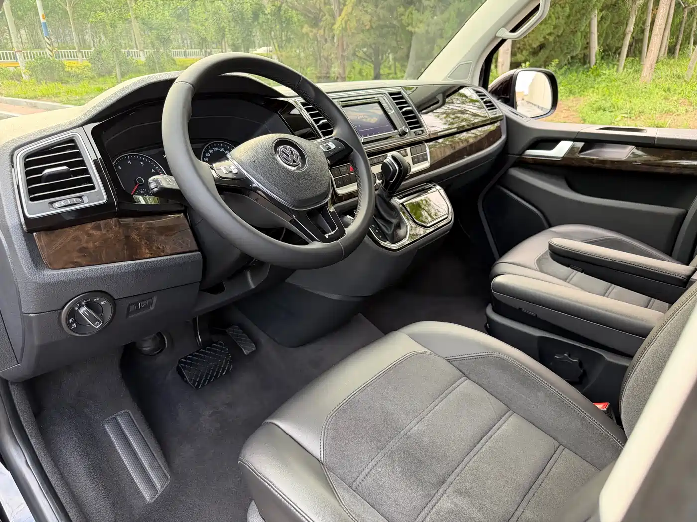 Volkswagen Multivan 2018 2.0TSI 2WD Luxury Edition 7-Seater фото 7