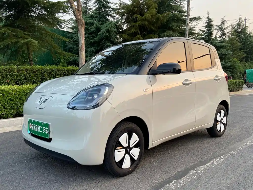 Wuling Motors Hongguang MINIEV 2025 4-Door Premium+ Edition