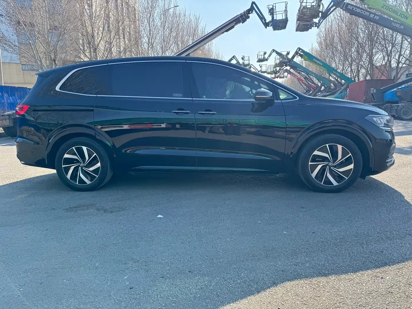 Volkswagen Viloran 2022 380TSI Premium Edition фото 7