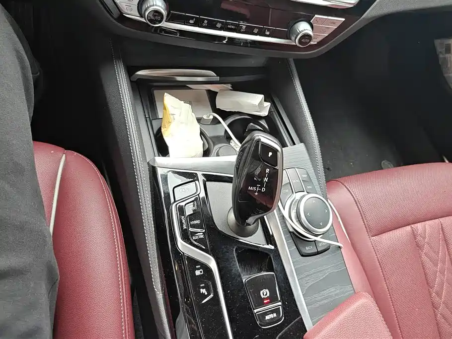 BMW 5 Series New Energy 2022 535Le M Sport Package фото 16