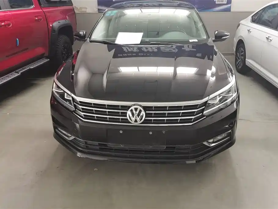 Volkswagen Passat 2015 1.8TSI DSG Honor Edition фото 2