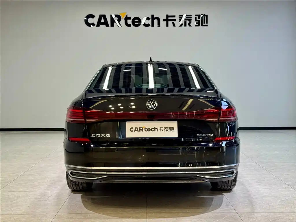Volkswagen Passat 2024 380TSI Luxury фото 6