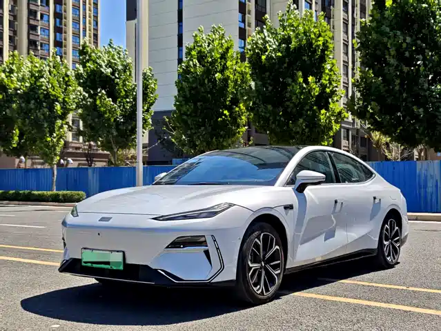  Geely Galaxy Galaxy E8 2025 700km Long Voyage Smart Drive Edition