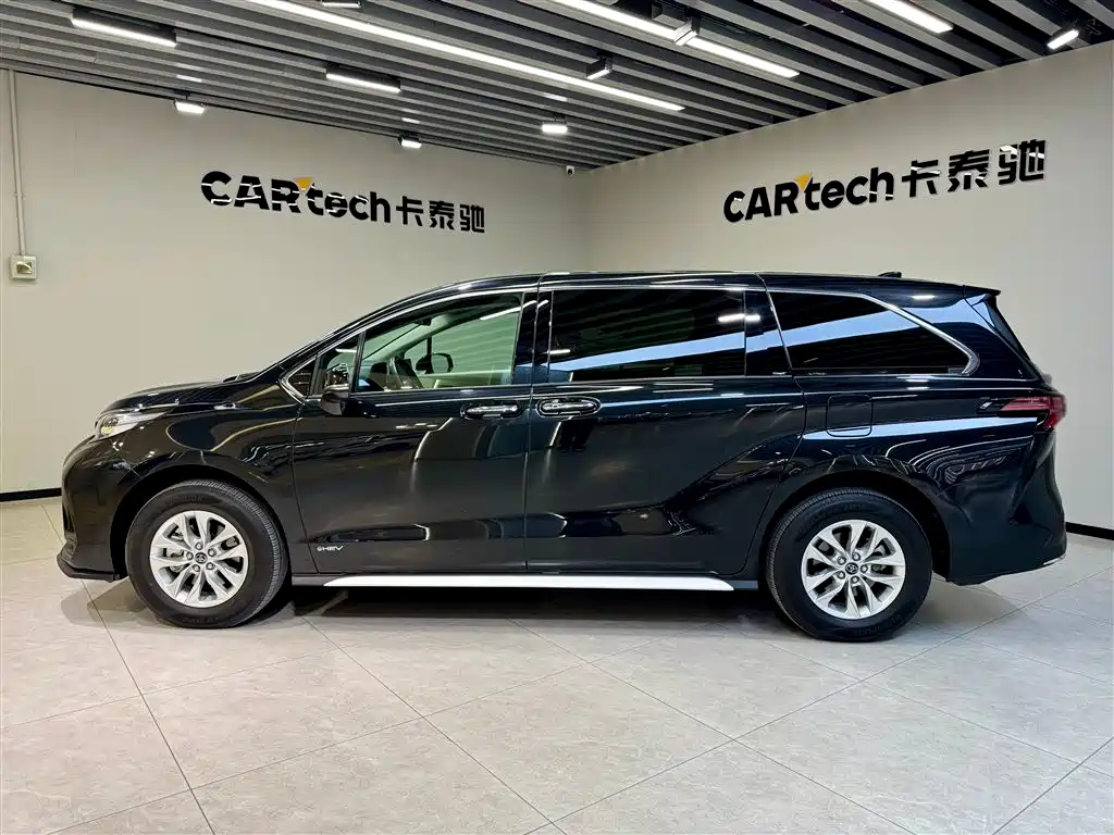 Toyota Granvia 2024 2.5L Hybrid Comfort фото 7