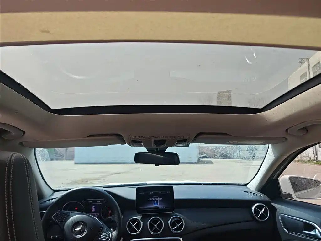 Mercedes-Benz GLA 2018 GLA 200 Dynamic фото 14
