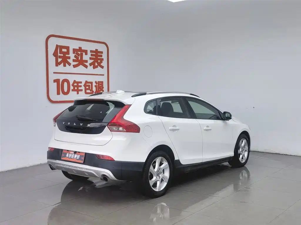 Фото 2 - Volvo V40
