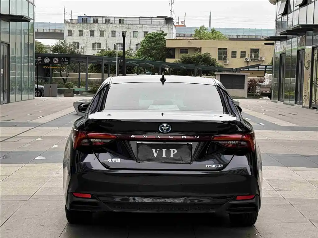 Toyota Avalon 2022 Hybrid 2.5L Luxury Edition фото 5