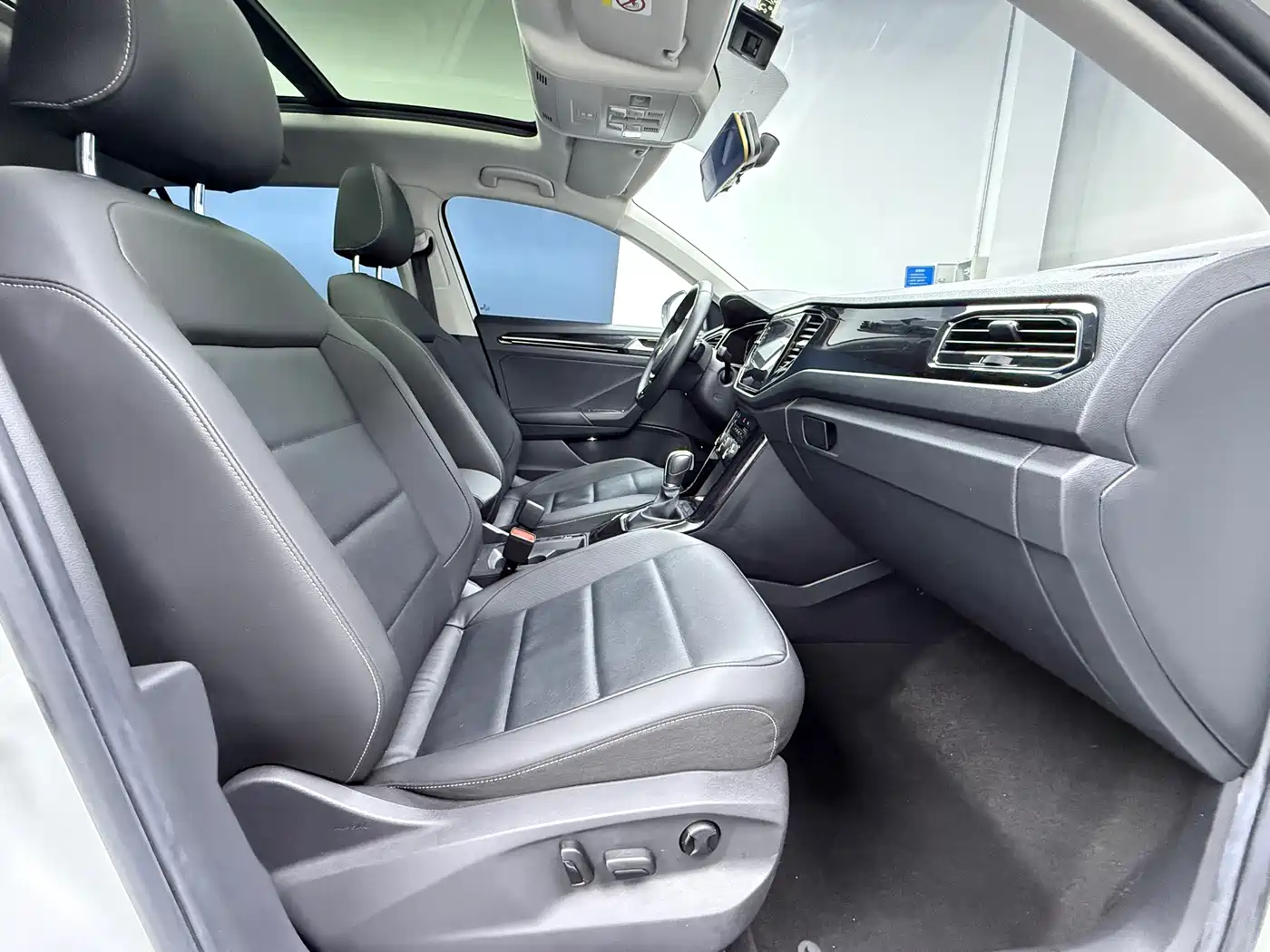 Volkswagen T-ROC 2022 280TSI DSG 2WD Comfort PLUS фото 10