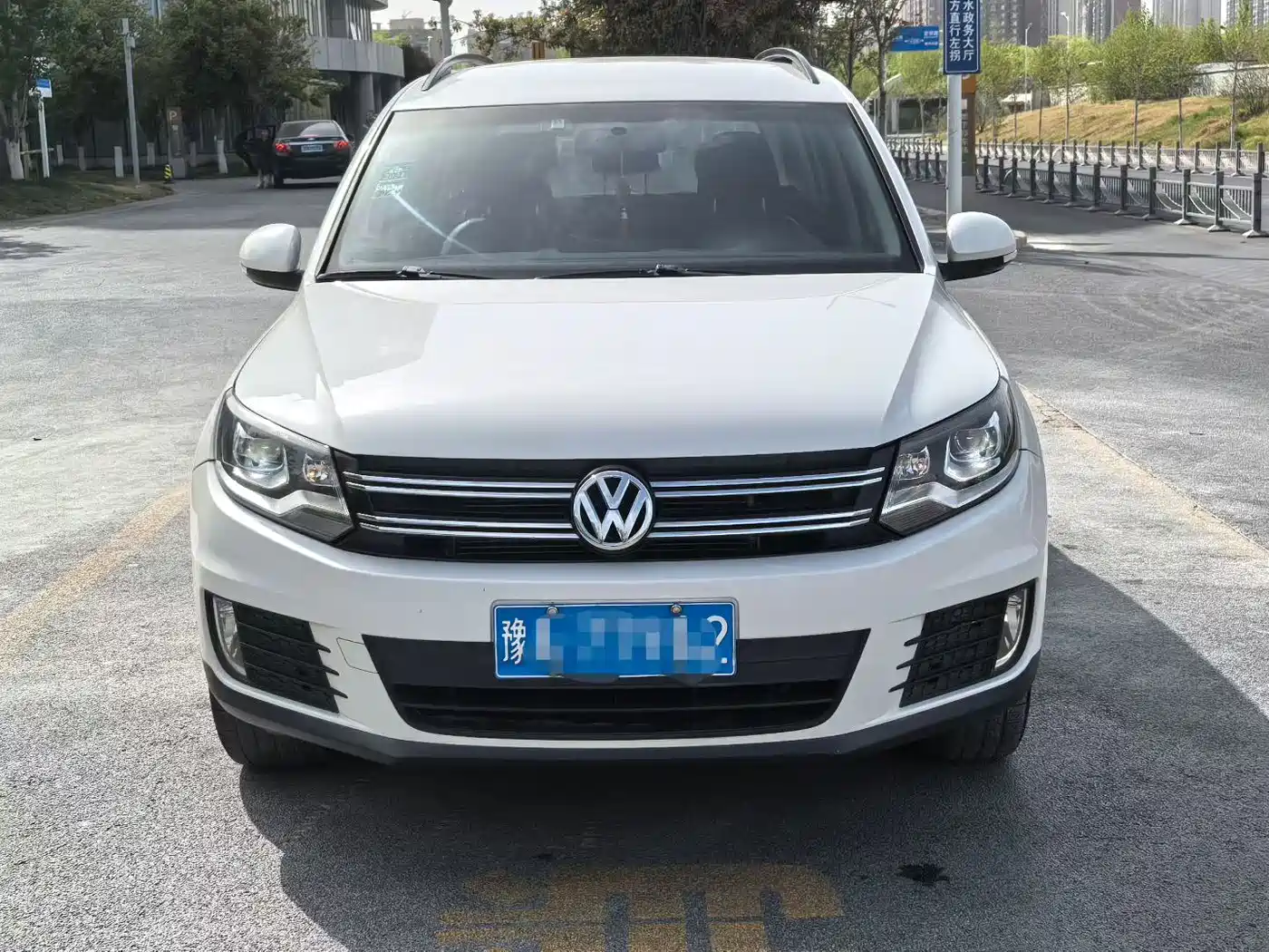VOLKSWAGEN TIGUAN