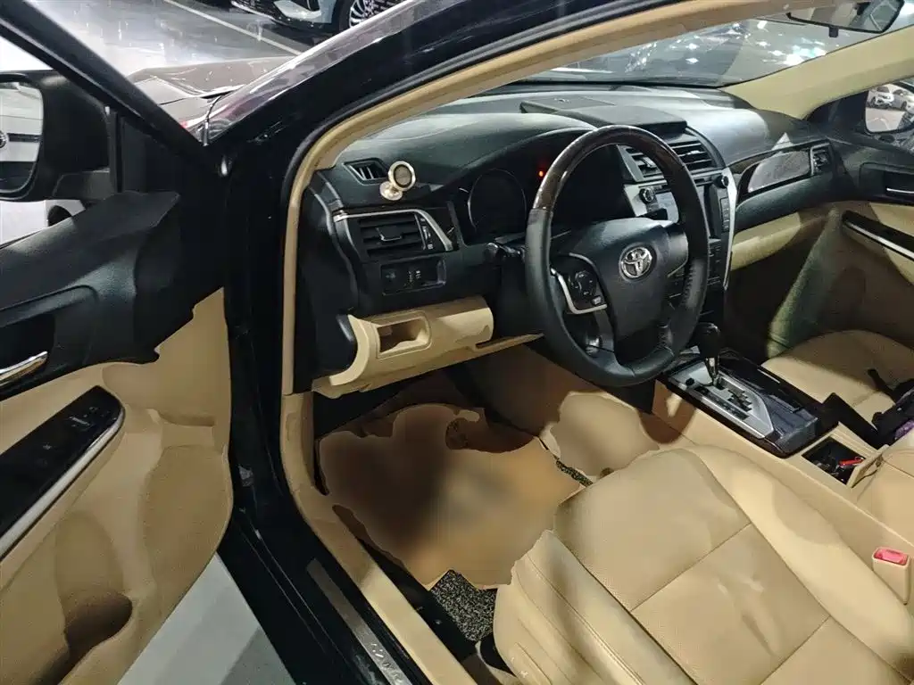 Toyota Camry 2015 2.0G Leading Edition фото 12