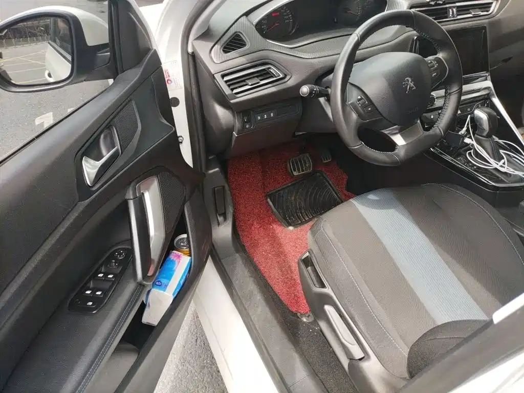 Peugeot 308 2018 1.6L Auto Luxury Edition фото 14