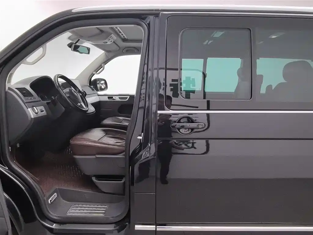 Volkswagen Multivan 2012 2.0TSI 2WD Luxury Edition фото 10