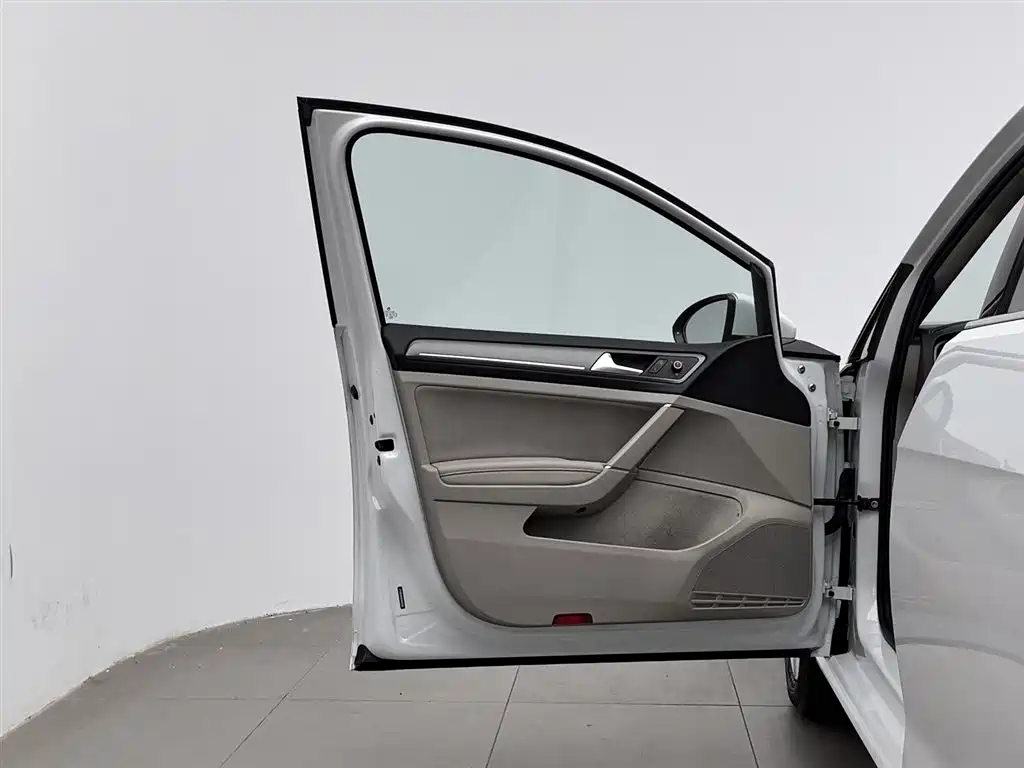 Volkswagen Golf 2016 230TSI Automatic Comfort фото 8