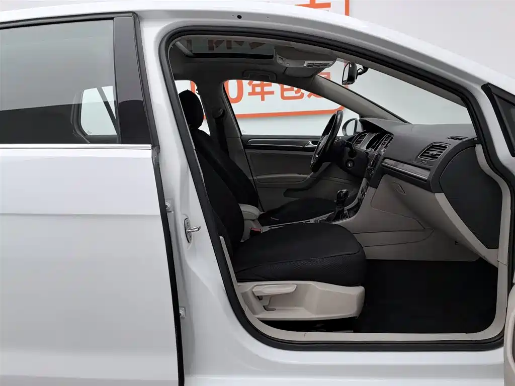 Volkswagen Golf 2016 230TSI Automatic Comfort фото 23