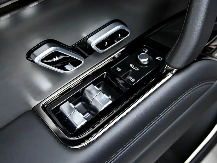 Land Rover Range Rover Sport 2025 400PS Hidden Edge Special Edition фото 23