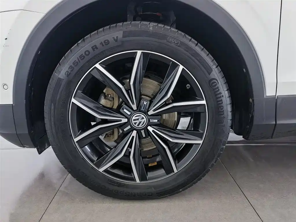 Volkswagen Tiguan L 2019 330TSI Auto 2WD Smart Luxury Edition China V фото 17