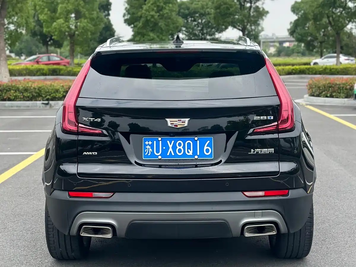 CADILLAC XT4