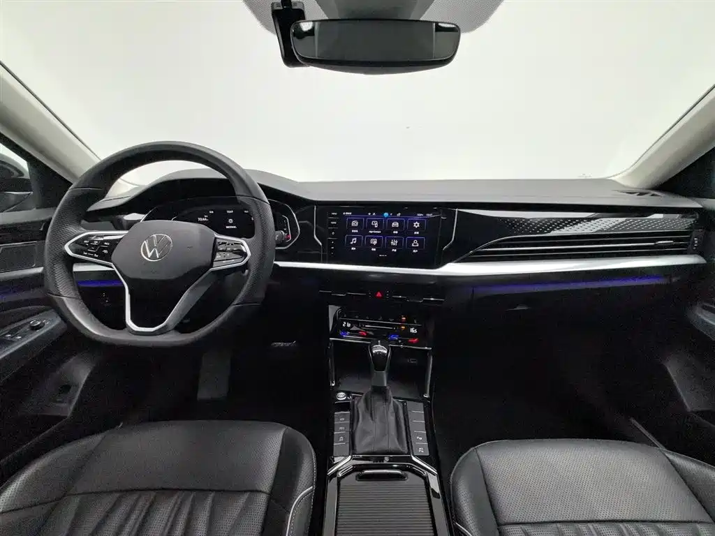 Volkswagen Passat 2023 Facelift 330TSI Luxury Edition фото 5