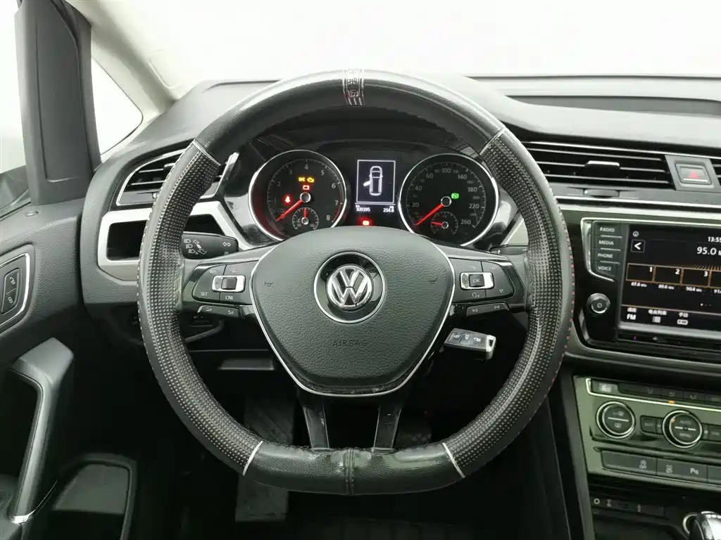 Volkswagen Touran 2018 Touran L 280TSI DSG Comfort 7-seater China V фото 11