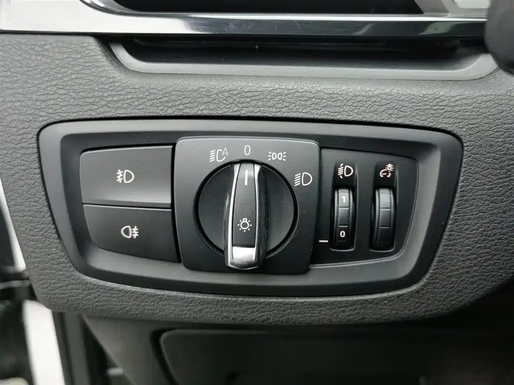 BMW X1 2018 sDrive18Li Fashion Model фото 21