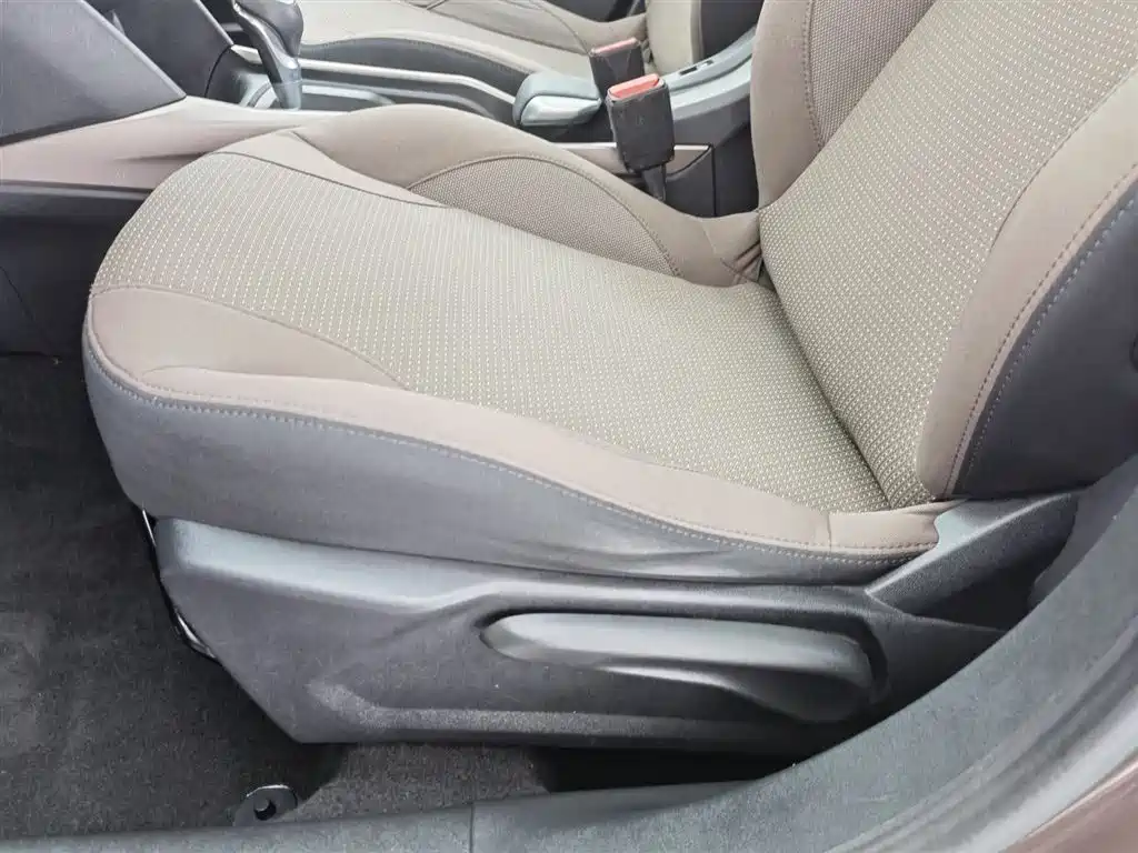 Peugeot 2008 2014 1.6L Automatic Navigation Edition фото 20