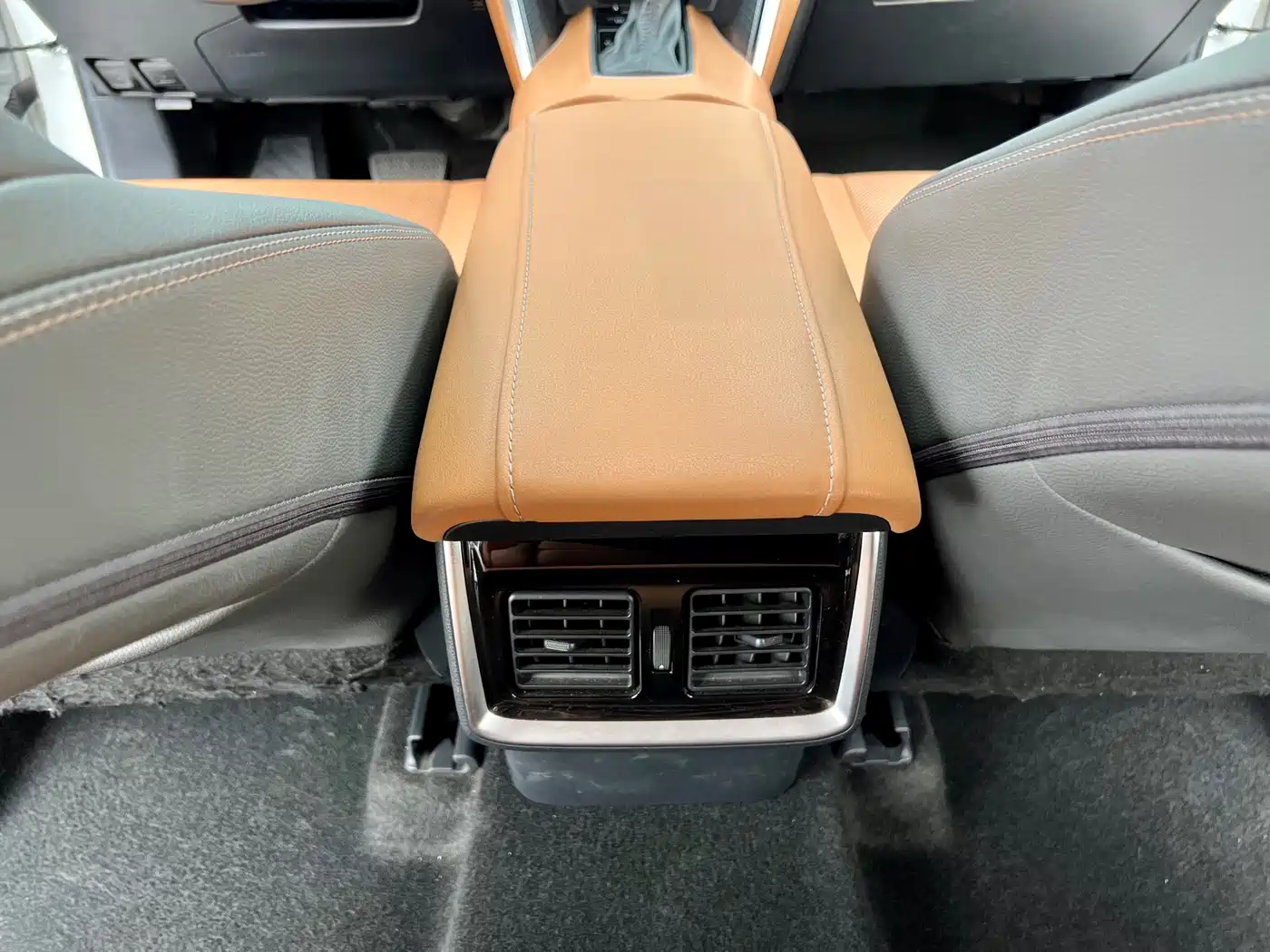 Toyota Venza 2022 2.0L CVT 2WD Premium фото 16