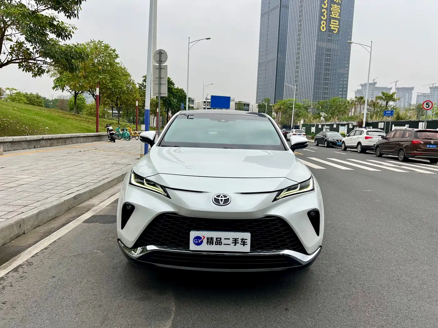 Toyota Venza 2022 2.0L CVT 2WD Premium фото 23