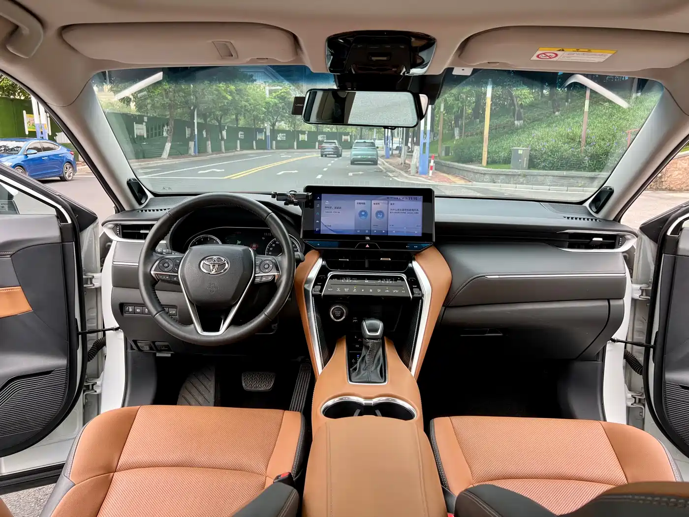 Toyota Venza 2022 2.0L CVT 2WD Premium фото 17