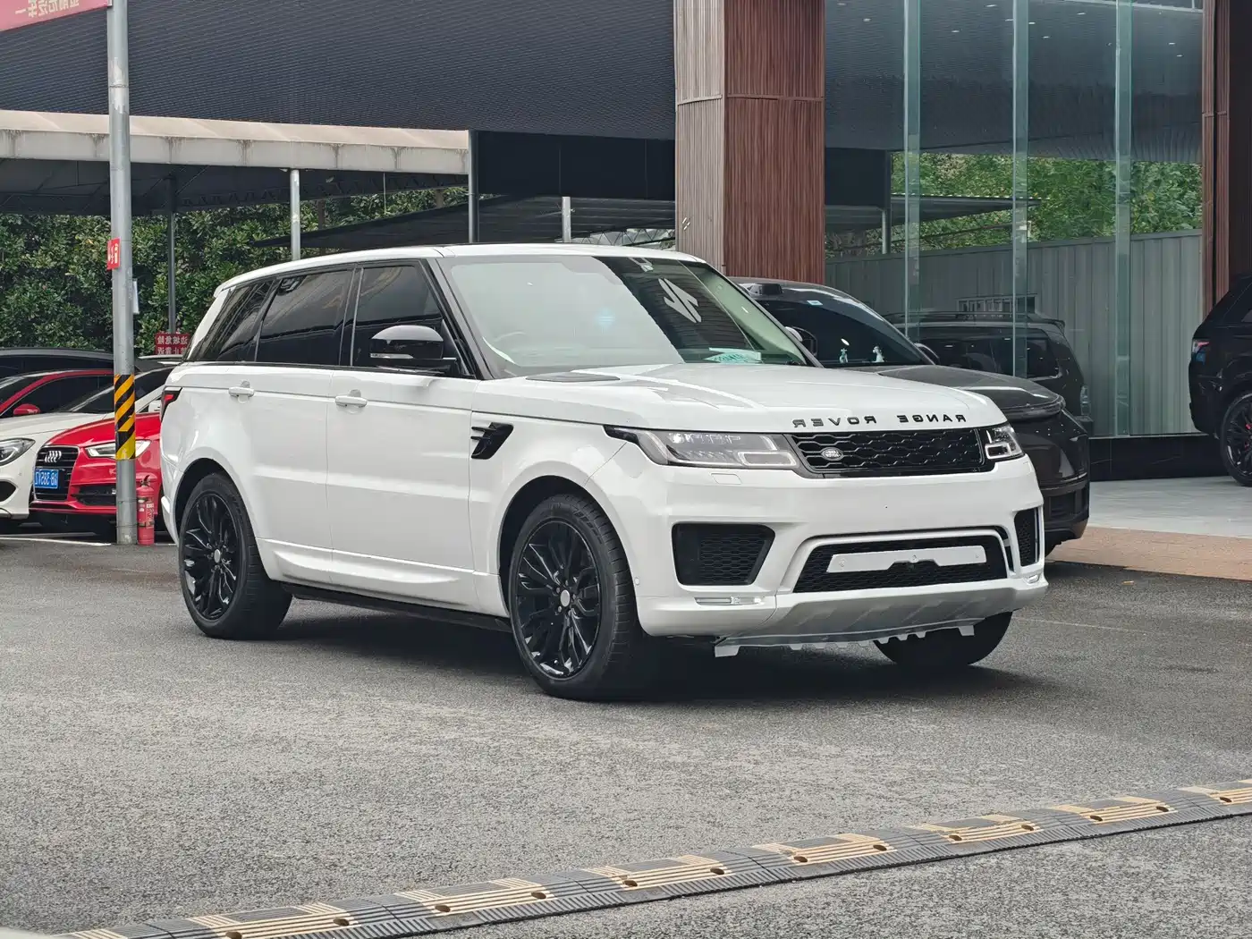 Land Rover Range Rover Sport 2014 3.0 SC V6 HSE DYNAMIC фото 3