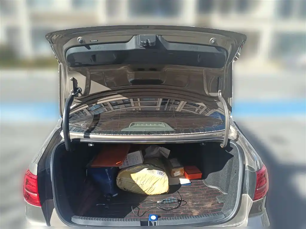 Volkswagen Sagitar 2015 230TSI Automatic Luxury фото 10