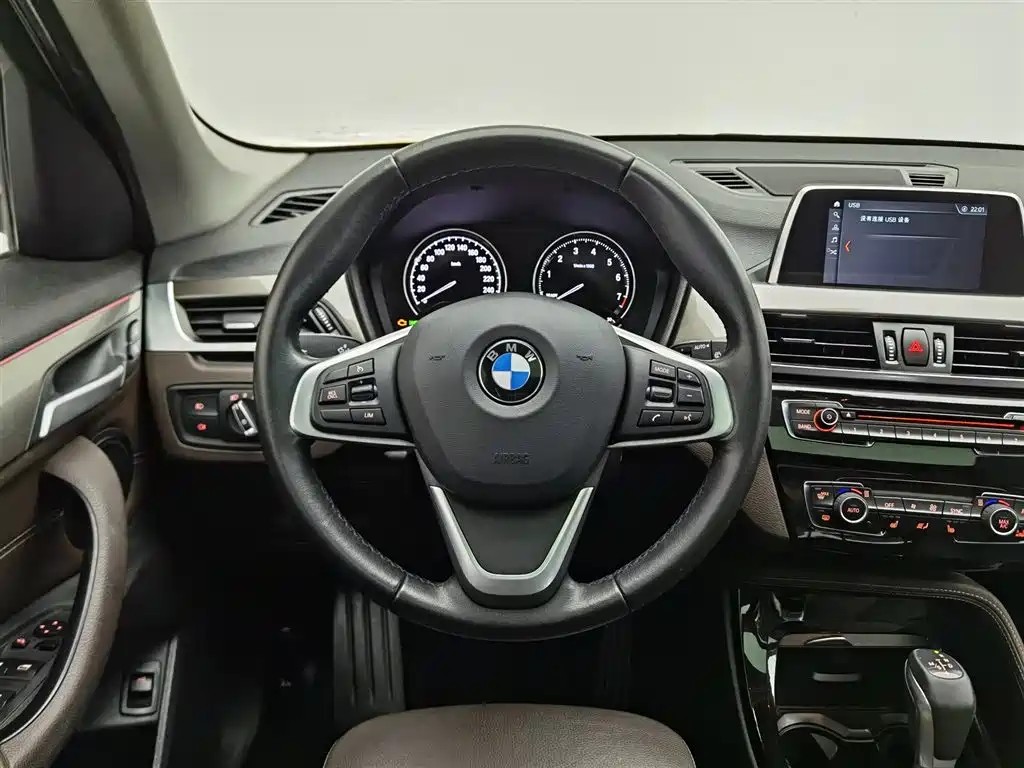 BMW X1 2018 xDrive20Li Premium Model фото 11