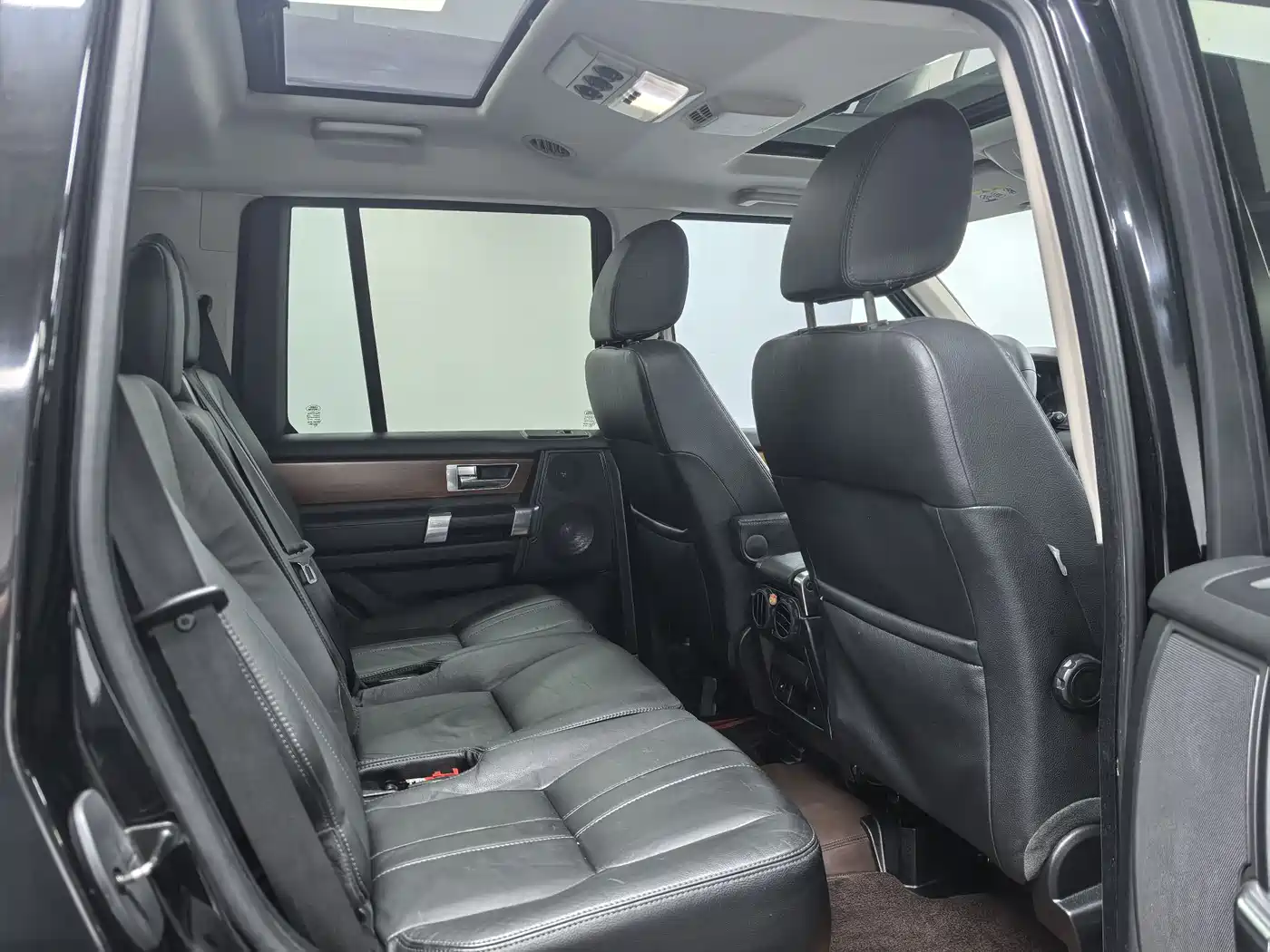 Land Rover Discovery 2011 5.0 V8 HSE фото 7