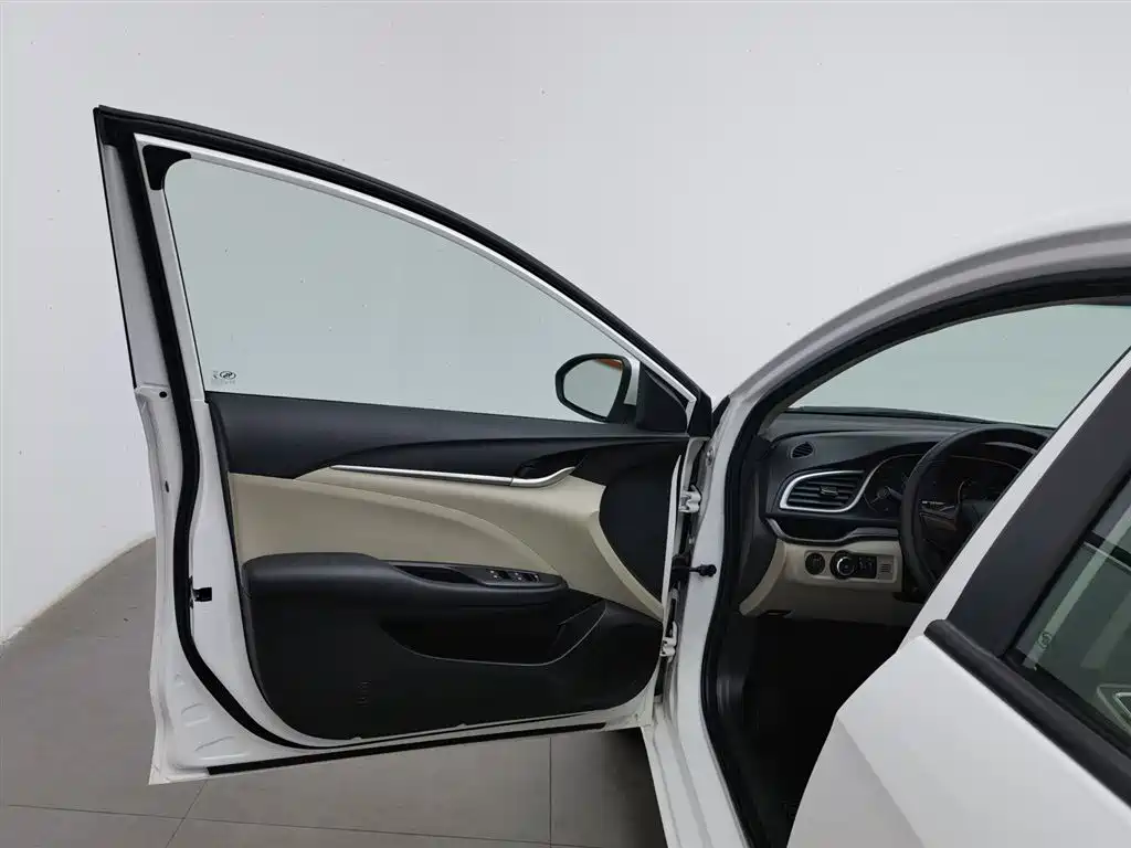 Buick Excelle 2018 15T DCT Progressive (China V) фото 8