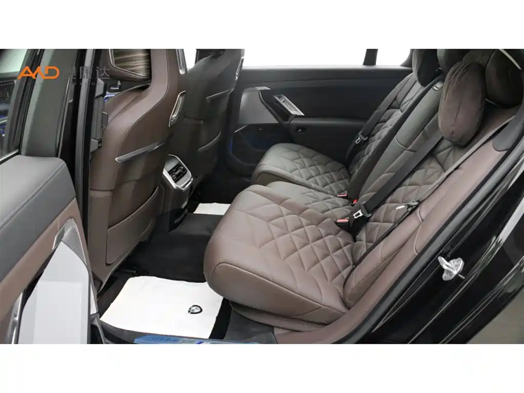 BMW 7 Series 2023 Model 740Li Leading M Sport Package фото 7
