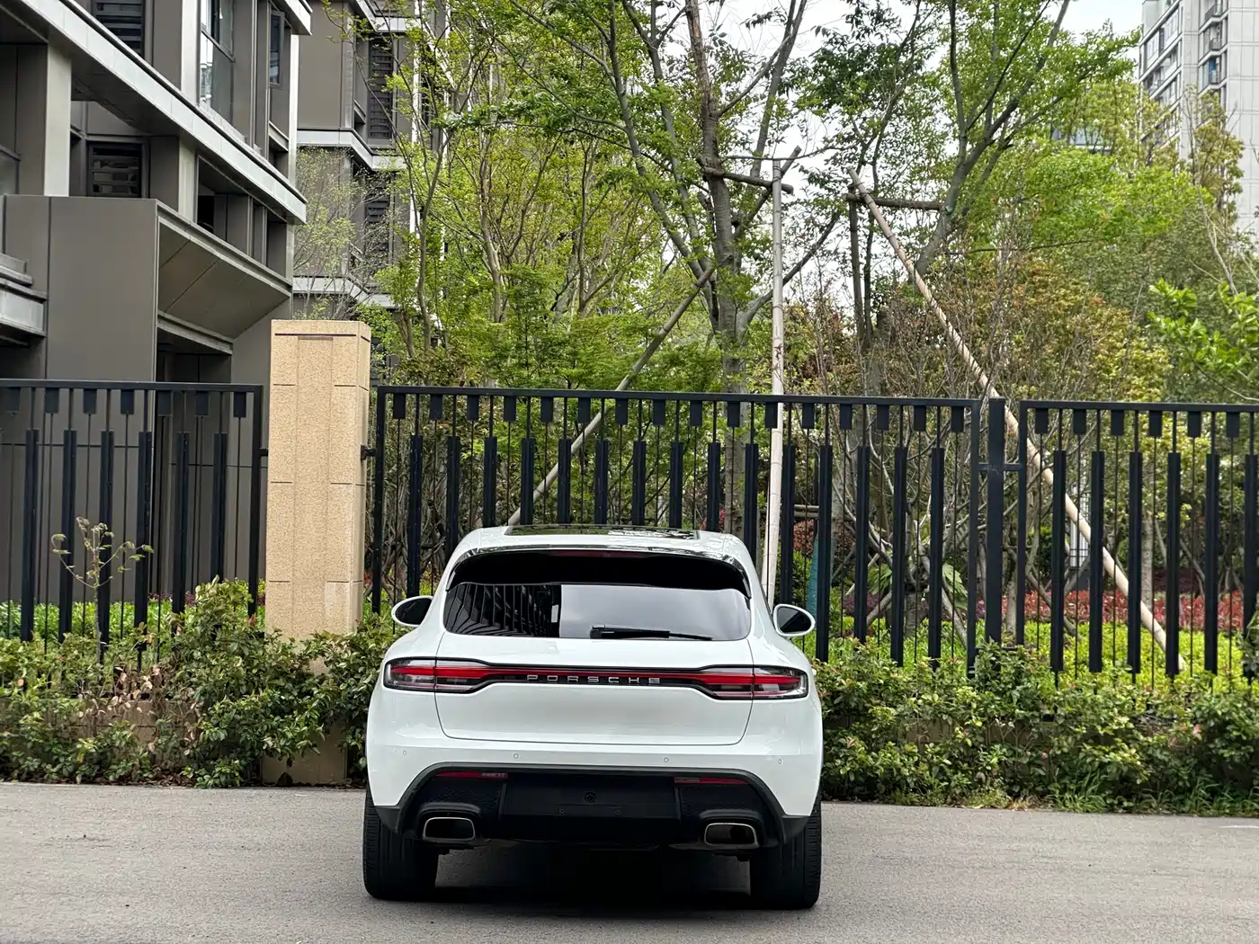 PORSCHE MACAN