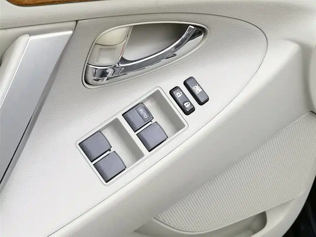 Toyota Camry 2011 240G Luxury Anniversary Edition фото 9