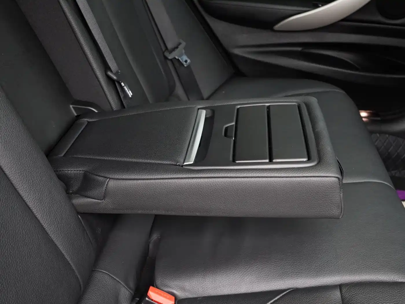 BMW 3 Series GT 2013 Model 320i Leading фото 18