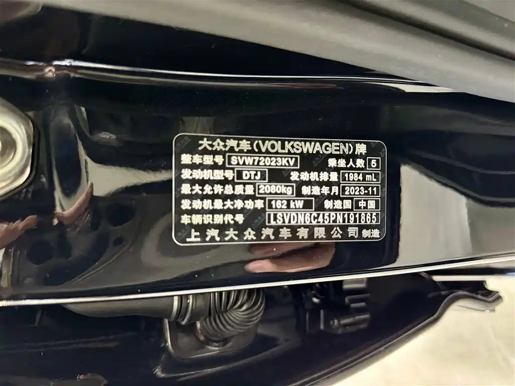 Volkswagen Passat 2024 380TSI Luxury фото 13
