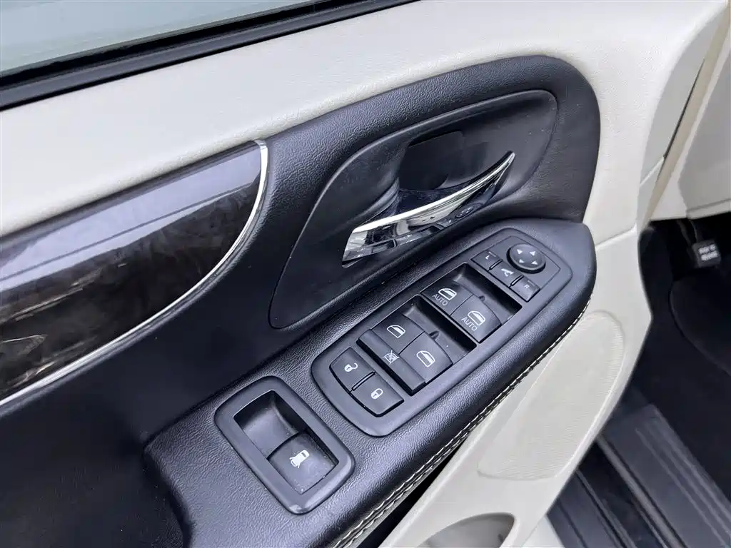 Chrysler Grand Voyager (Import) 2015 2014 3.6L Comfort Edition
