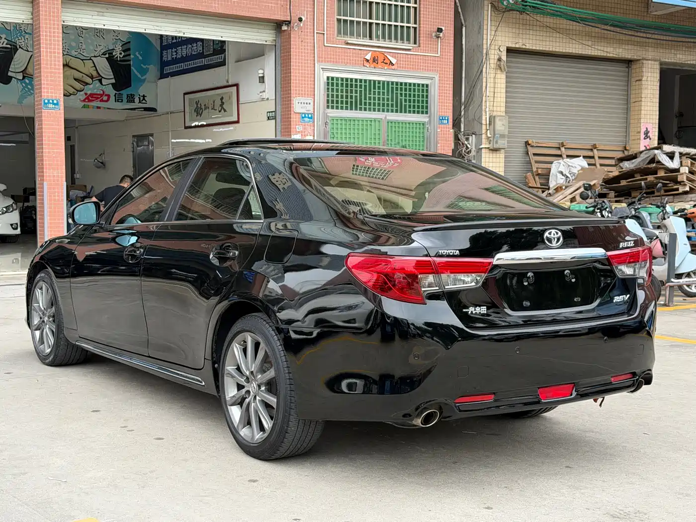 Toyota Reiz 2013 2.5V Premium Edition фото 7