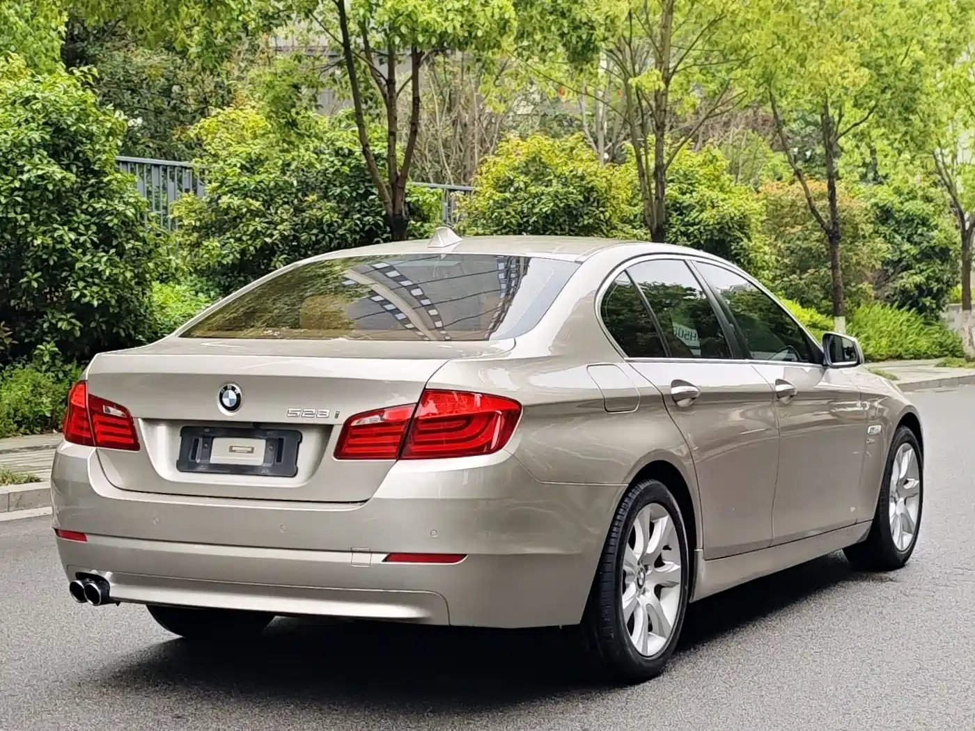 BMW 5 Series (Import) 2012 528i xDrive Luxury Model фото 5