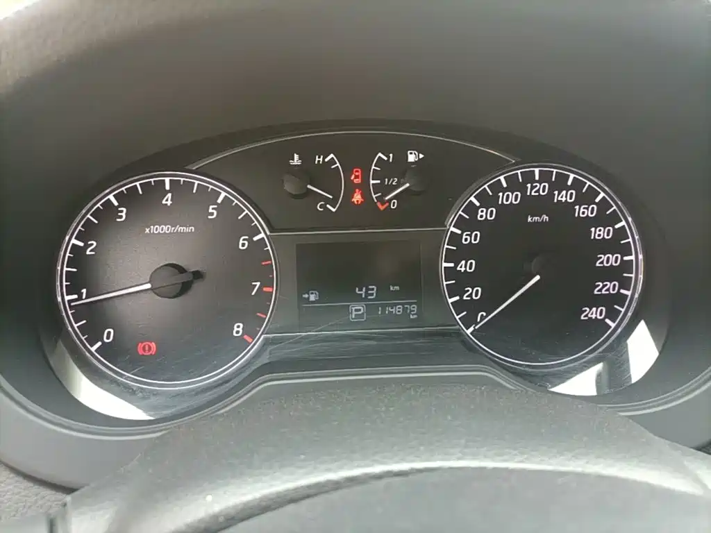 صورة 12 - Nissan Tiida
