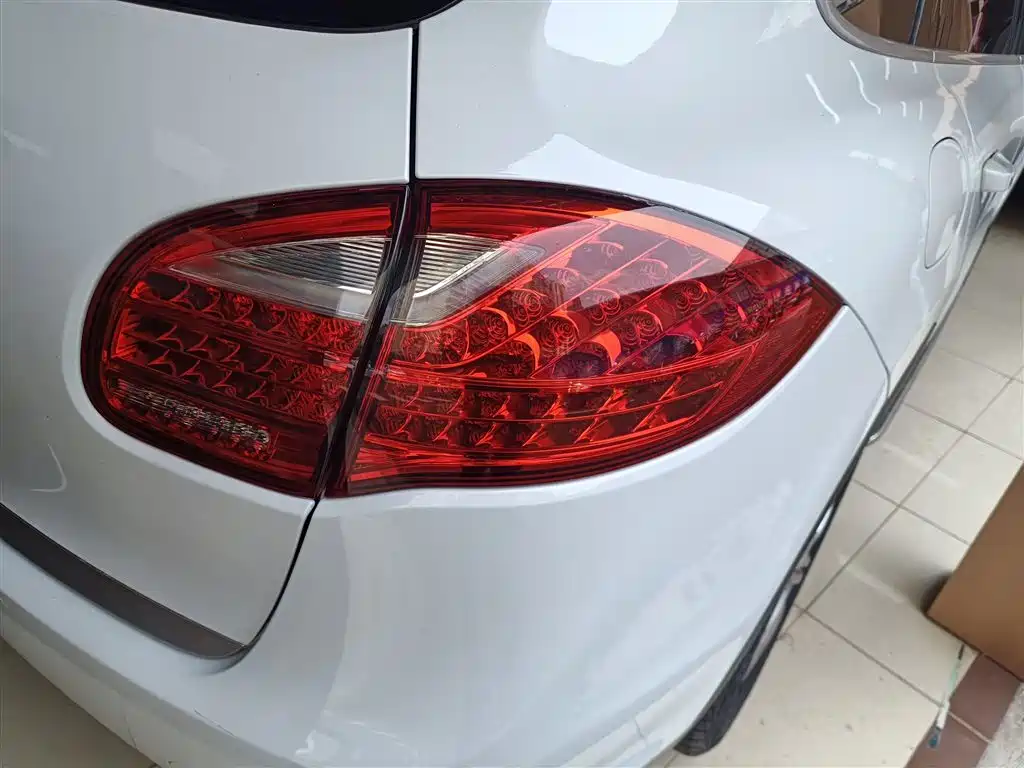 Porsche Cayenne 2014 Cayenne Platinum Edition 3.0T фото 8