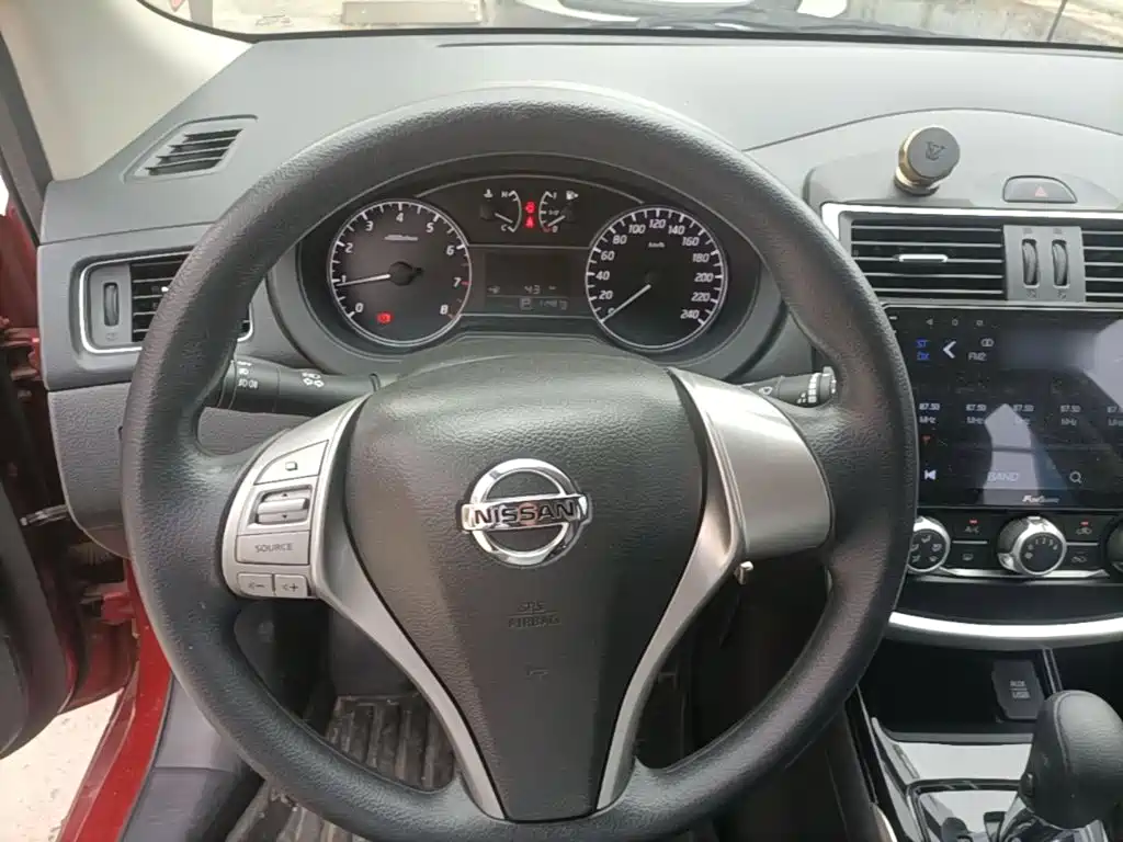 صورة 11 - Nissan Tiida