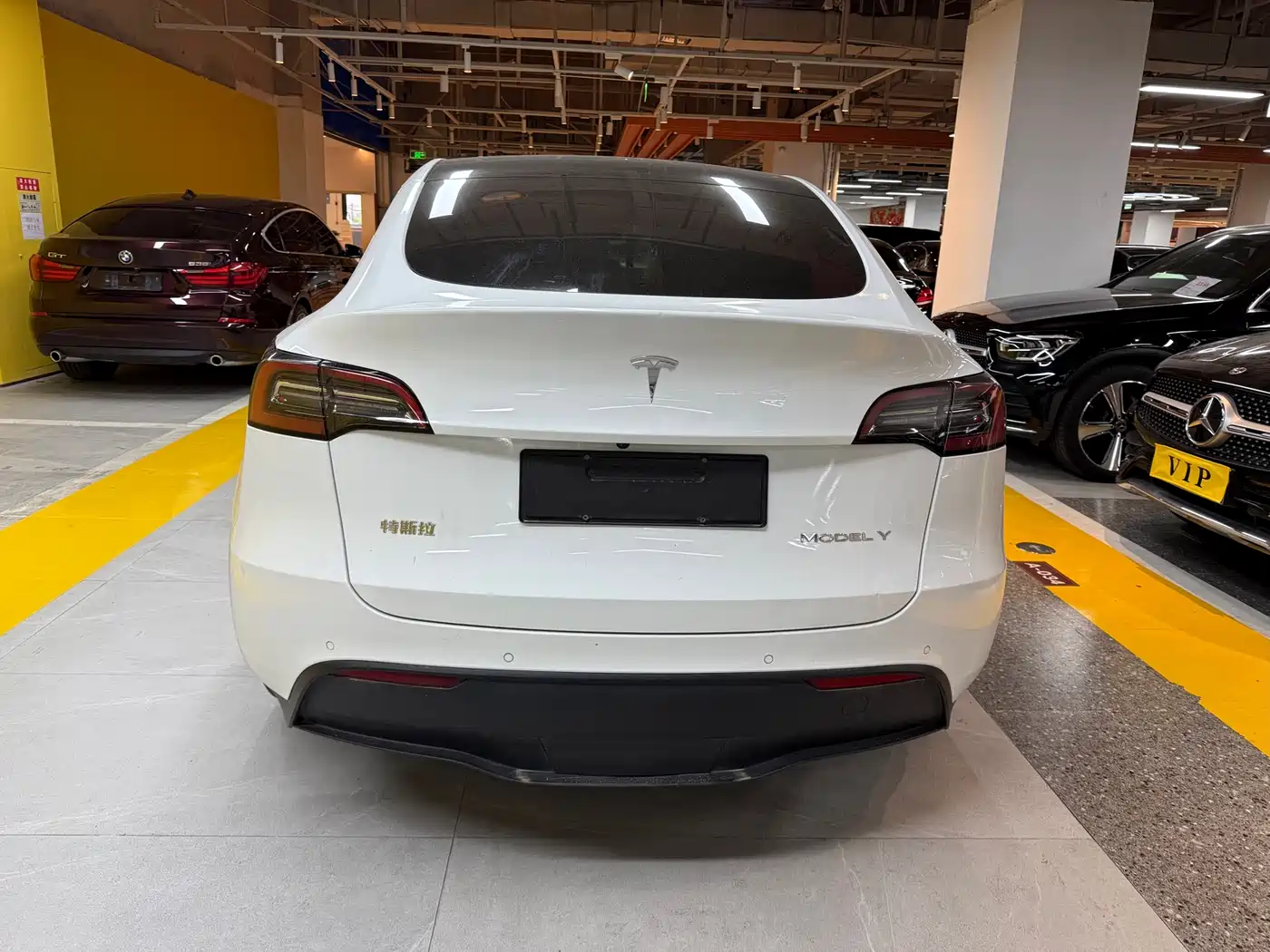 TESLA MODEL Y