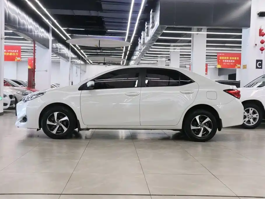 Toyota Levin 2017 Facelift 185T CVT Elite (China V) фото 3